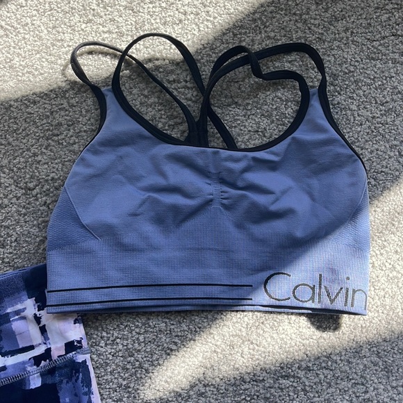 Calvin Klein Workout Set - Picture 2 of 5